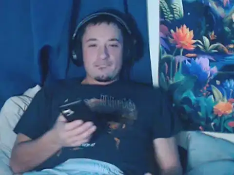 Snapshot of YoBlezz chatting on November 15, 7:05 am YoBlezz online show from November 15, 7:05 am