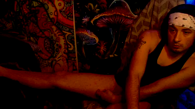 Snapshot of YoBlezz chatting on December 1, 7:13 am YoBlezz online show from December 1, 7:13 am