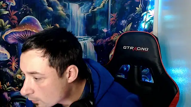 Snapshot of YoBlezz chatting on December 17, 7:47 am YoBlezz online show from December 17, 7:47 am