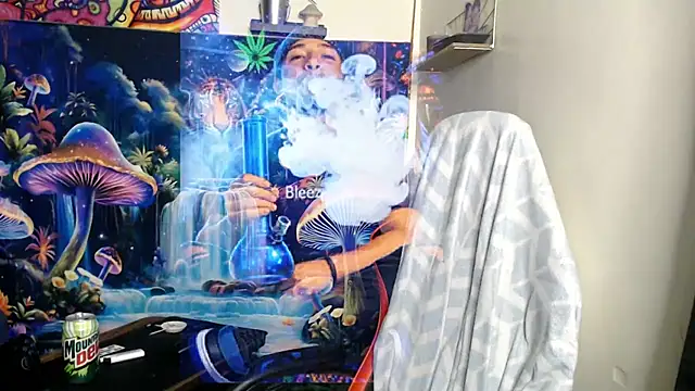 Snapshot of YoBlezz chatting on January 12, 12:21 pm YoBlezz online show from January 12, 12:21 pm