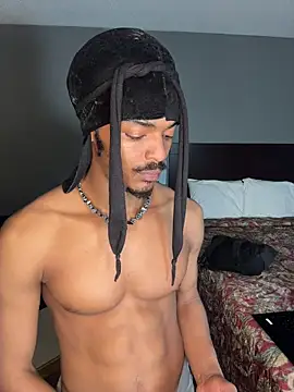 TRILLAHUNG online show from March 4, 11:00 pm