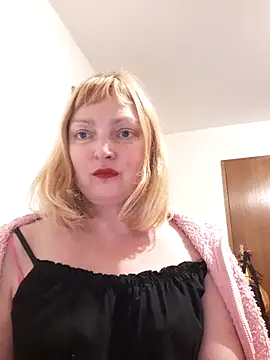 LiluLiluLilu online show from November 3, 6:20 pm