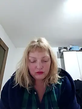 LiluLiluLilu online show from December 22, 7:22 pm