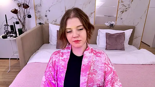 Snapshot of AlmaSound chatting on October 25, 5:26 am AlmaSound online show from October 25, 5:26 am