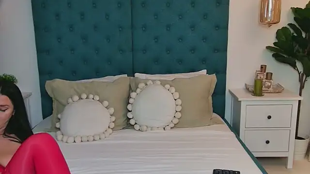 SandraSilver online show from December 3, 7:01 pm