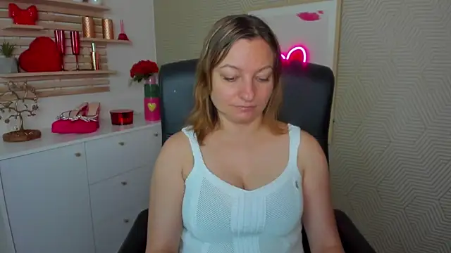 angelaSamt online show from June 12, 5:28 am