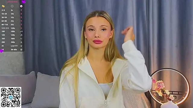 NaughtySeraphine online show from December 2, 6:08 am