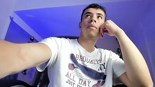 Muscle Scott online show from March 3, 7:09 pm