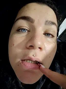 angelcurvyxtremx69 online show from February 19, 2:40 am