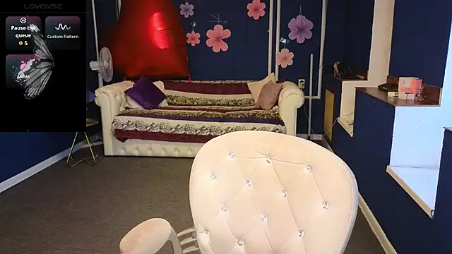 Snapshot of Kira_Kenett chatting on May 16, 7:05 am Kira Kenett online show from May 16, 7:05 am