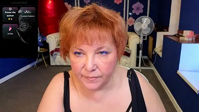 Snapshot of Kira_Kenett chatting on May 20, 3:45 am Kira Kenett online show from May 20, 3:45 am