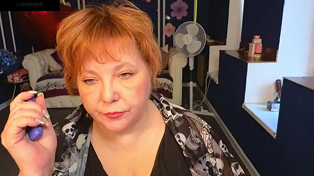 Snapshot of Kira_Kenett chatting on May 28, 5:27 am Kira Kenett online show from May 28, 5:27 am