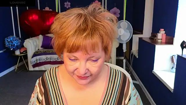 Snapshot of Kira_Kenett chatting on June 1, 5:09 am Kira Kenett online show from June 1, 5:09 am