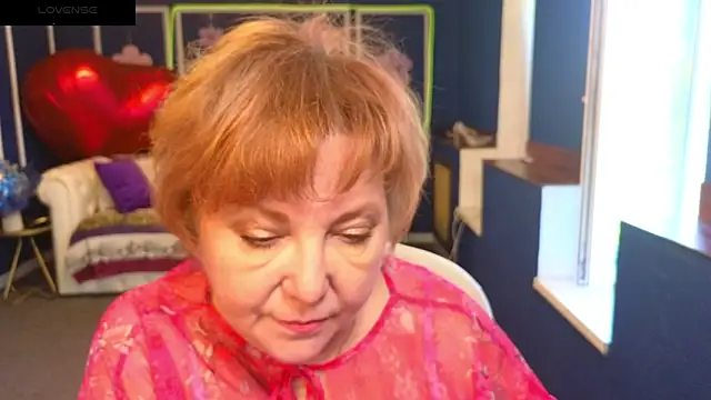 Snapshot of Kira_Kenett chatting on June 4, 5:35 am Kira Kenett online show from June 4, 5:35 am