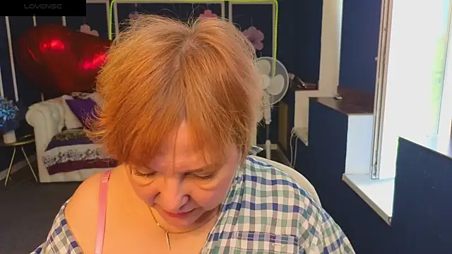 Snapshot of Kira_Kenett chatting on June 9, 6:14 am Kira Kenett online show from June 9, 6:14 am