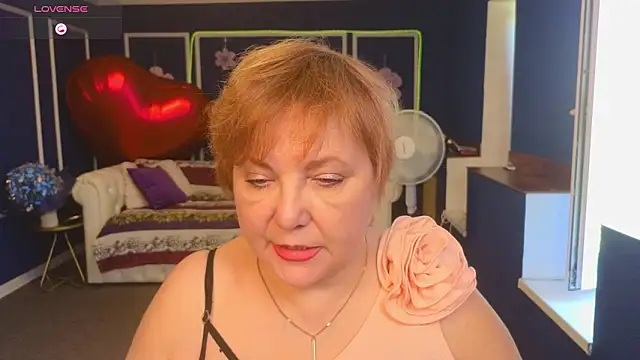 Snapshot of Kira_Kenett chatting on June 10, 6:12 am Kira Kenett online show from June 10, 6:12 am
