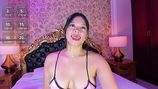 Snapshot of HatsaJones chatting on October 30, 3:52 am HatsaJones online show from October 30, 3:52 am