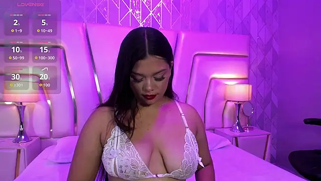 Snapshot of HatsaJones chatting on November 4, 3:49 am HatsaJones online show from November 4, 3:49 am