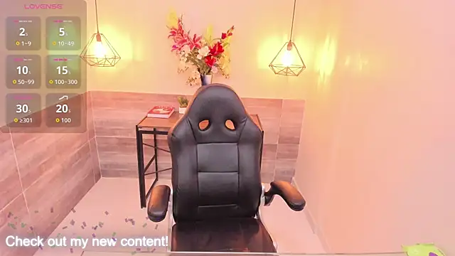 Snapshot of HatsaJones chatting on November 25, 3:50 am HatsaJones online show from November 25, 3:50 am