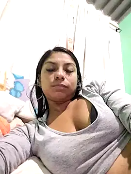 Snapshot of AnggelicaSwan21 chatting on November 25, 1:05 am AnggelicaSwan21 online show from November 25, 1:05 am