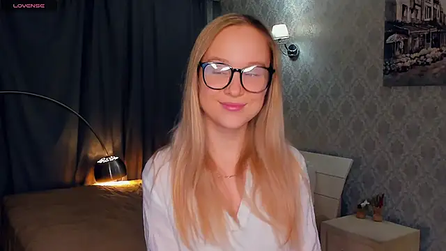 SoonMoor online show from November 15, 6:59 pm