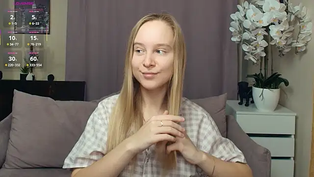 SoonMoor online show from December 20, 7:32 pm