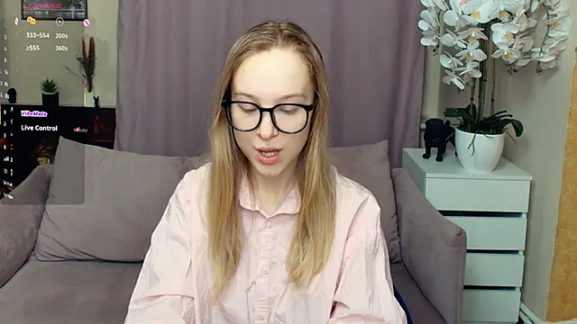 SoonMoor online show from February 1, 6:50 pm