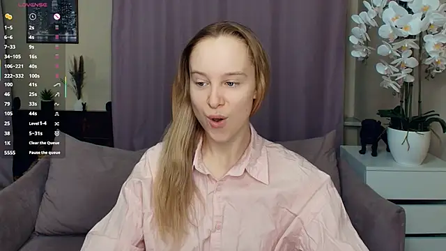 SoonMoor online show from February 15, 6:59 pm