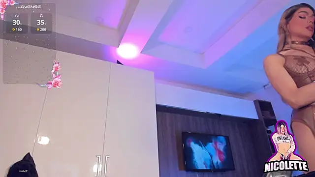 nicolette tay online show from April 30, 3:18 pm