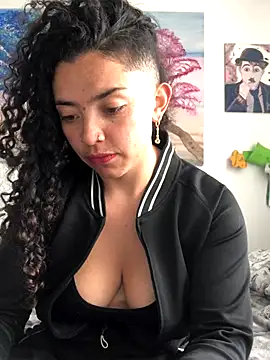 Snapshot of Paris_11 chatting on November 24, 6:07 pm Paris 11 online show from November 24, 6:07 pm