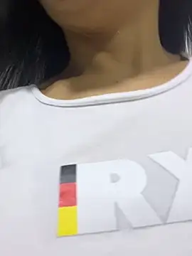 Snapshot of TiffanyyLam chatting on October 7, 11:18 am TiffanyyLam online show from October 7, 11:18 am