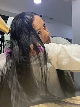 Snapshot of TiffanyyLam chatting on October 8, 11:19 am TiffanyyLam online show from October 8, 11:19 am