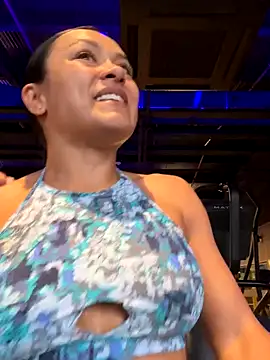 Snapshot of TiffanyyLam chatting on October 20, 11:54 am TiffanyyLam online show from October 20, 11:54 am