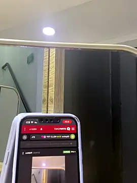 Snapshot of TiffanyyLam chatting on October 31, 11:22 am TiffanyyLam online show from October 31, 11:22 am