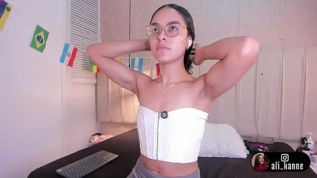 alizza  online show from June 20, 11:46 am