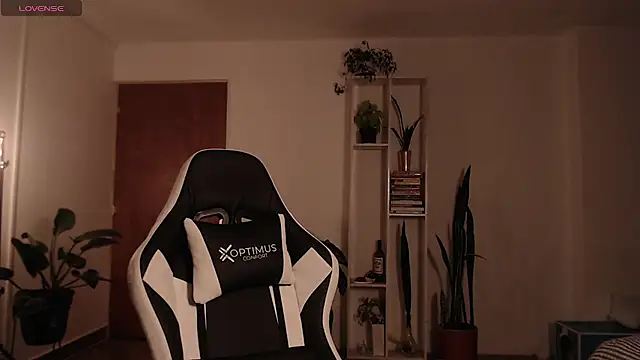 Snapshot of Ellyuwuw chatting on November 15, 1:14 am Ellyuwuw online show from November 15, 1:14 am