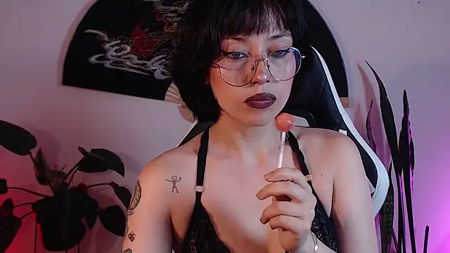 Ellyuwuw online show from March 3, 12:17 am