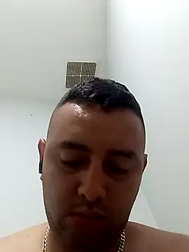 Snapshot of angelitocalientico chatting on October 31, 11:22 am angelitocalientico online show from October 31, 11:22 am