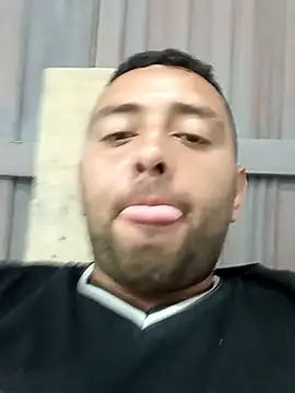 Snapshot of angelitocalientico chatting on November 6, 1:28 am angelitocalientico online show from November 6, 1:28 am