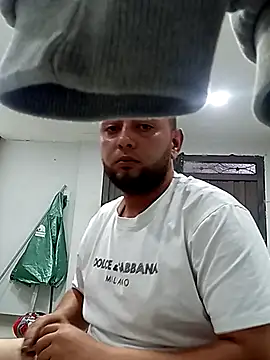 Snapshot of angelitocalientico chatting on February 25, 11:14 pm angelitocalientico online show from February 25, 11:14 pm