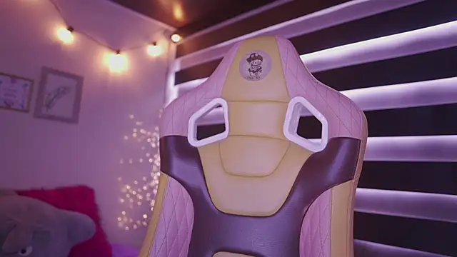 Snapshot of Rebecah_1 chatting on November 19, 1:33 pm Rebecah 1 online show from November 19, 1:33 pm