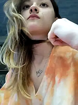 Snapshot of LillySvon chatting on May 7, 2:11 pm LillySvon online show from May 7, 2:11 pm