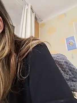 Snapshot of LillySvon chatting on May 20, 8:37 pm LillySvon online show from May 20, 8:37 pm