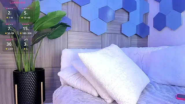 Snapshot of RoxyLior chatting on October 10, 6:18 pm RoxyLior online show from October 10, 6:18 pm