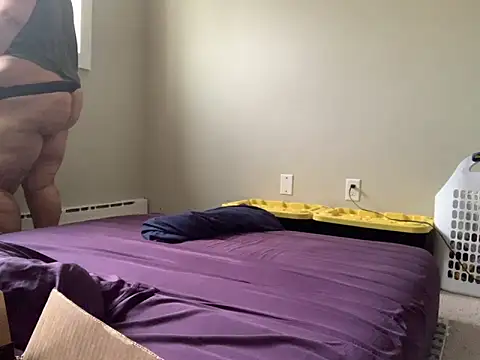 Snapshot of taydeebear chatting on October 28, 4:53 pm taydeebear online show from October 28, 4:53 pm