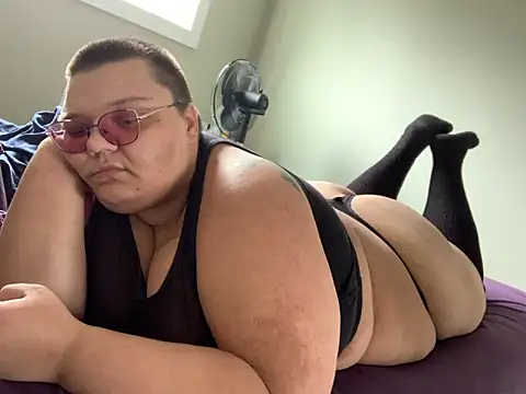 Snapshot of taydeebear chatting on November 10, 7:24 pm taydeebear online show from November 10, 7:24 pm