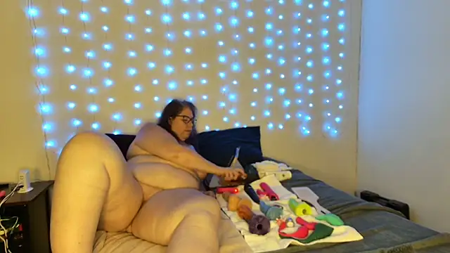 luvely gurl online show from June 5, 3:35 am