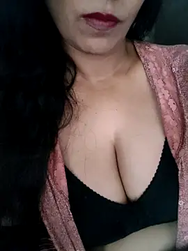 Deepa Sharma143 online show from April 26, 1:36 am