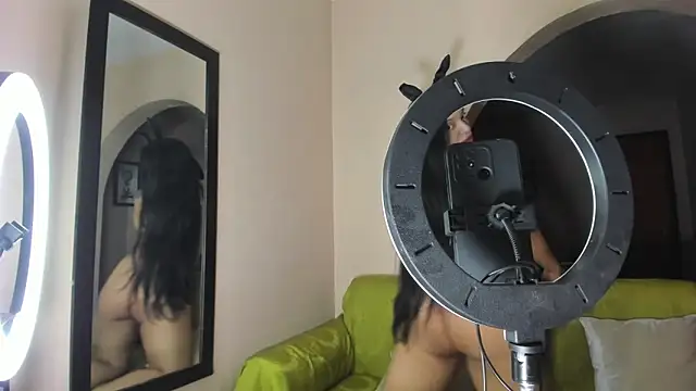 Snapshot of BiancaMoreti chatting on October 31, 10:44 pm BiancaMoreti online show from October 31, 10:44 pm