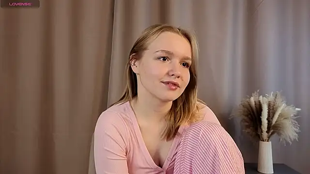 VinnieSerrano online show from October 18, 2:07 pm